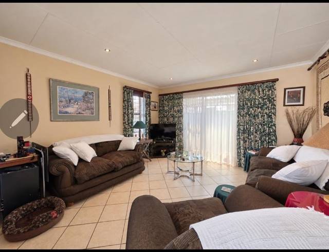 3 BEDROOM SIMPLEX FOR SALE IN LAMBTON